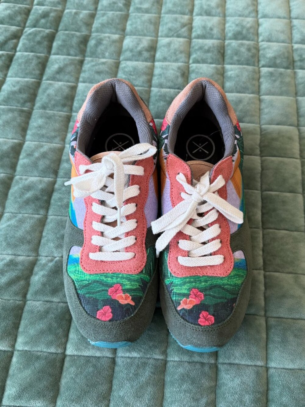 Size 9 Inkkas Haleakalā Joggers Women's Sneakers